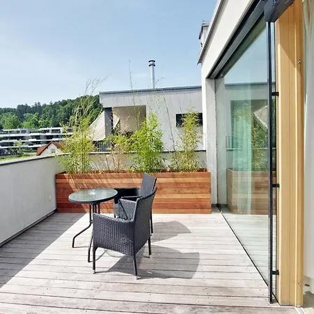 Rose Valley, Modern & Λιουμπλιάνα