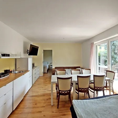 Rose Valley, Modern & Λιουμπλιάνα