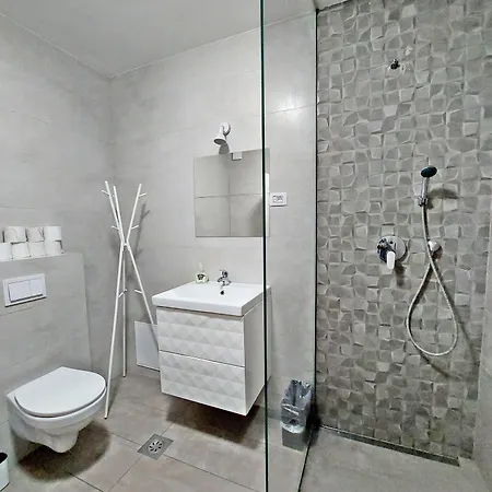 Rose Valley, Modern & דירה לובליאנה