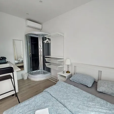 Rose Valley, Modern & לובליאנה