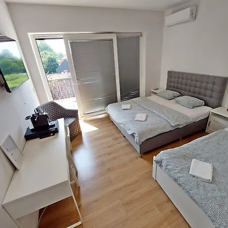 Rose Valley, Modern & Λιουμπλιάνα