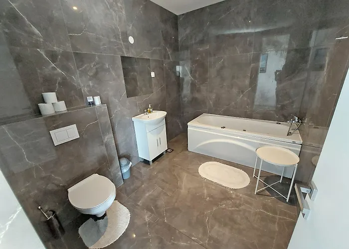 Rose Valley, Modern & 아파트